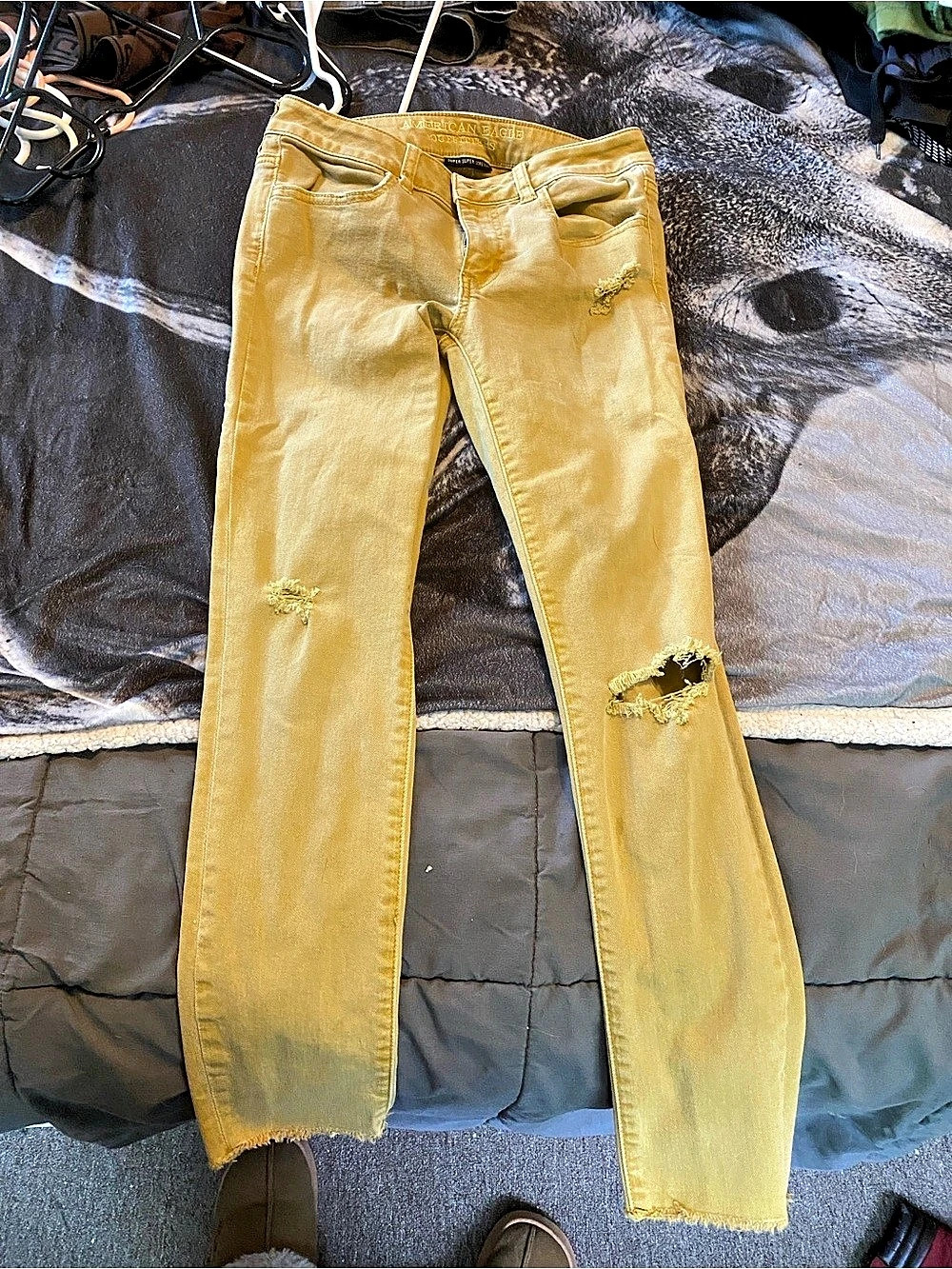 American Eagle Outfitters Yellow Distressed Skinny Jeans